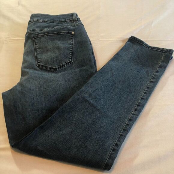 Chico's Women Size 2R Jeans Floral Print     RB2 - Picture 1 of 7